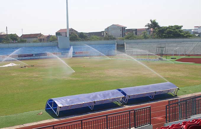 Hệ thống tưới nước phù hợp để sử dụng cho mặt sân 