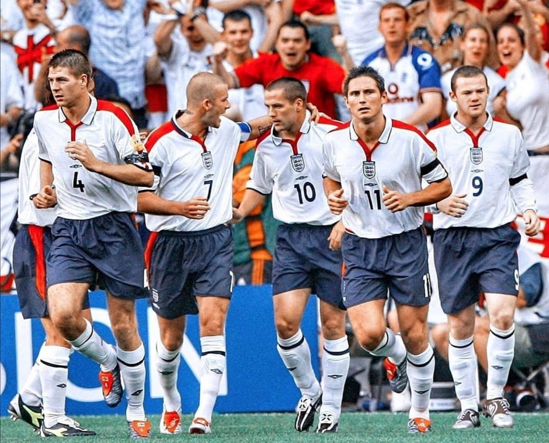 Nhìn vào đội hình gồm Beckham, Owen, Lampard, Gerrard, và Rooney này, chắc chắn không ĐTQG nào nổi tiếng bằng