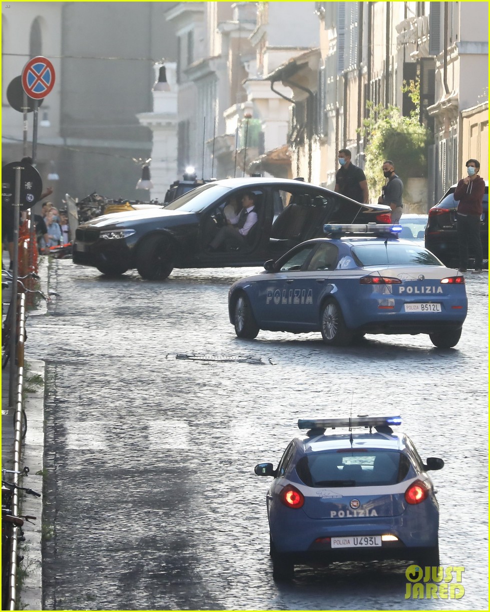 tom-cruise-car-chase-scene-with-hayley-atwell-37.jpg