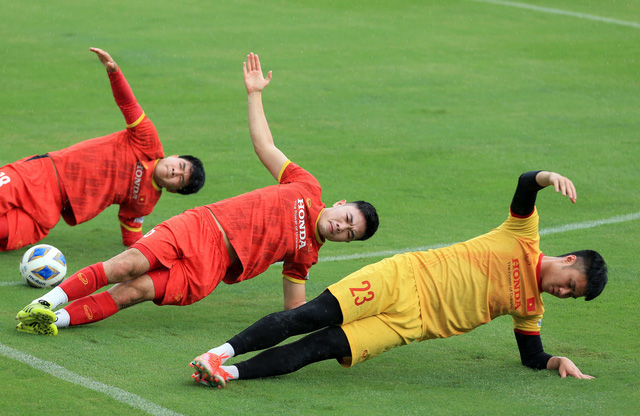 Công Phượng trở lại tập luyện cùng đội tuyển để chuẩn bị đá với Trung Quốc - Ảnh 3.
