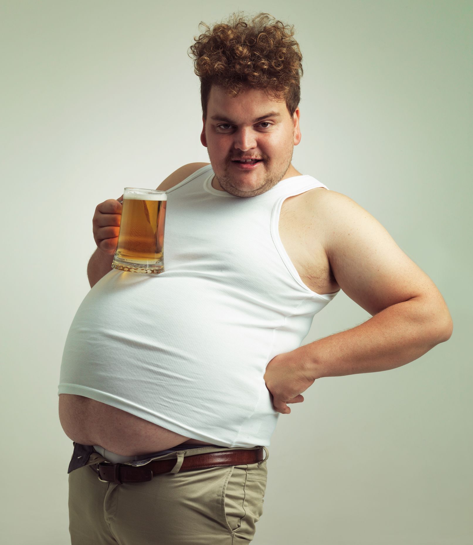 Bụng bia không phải là sản phẩm của những người uống bia nhiều. Nó liên quan chủ yếu đến cách cơ thể chúng ta tích trữ chất béo – Ảnh: MEN'S HEALTH
