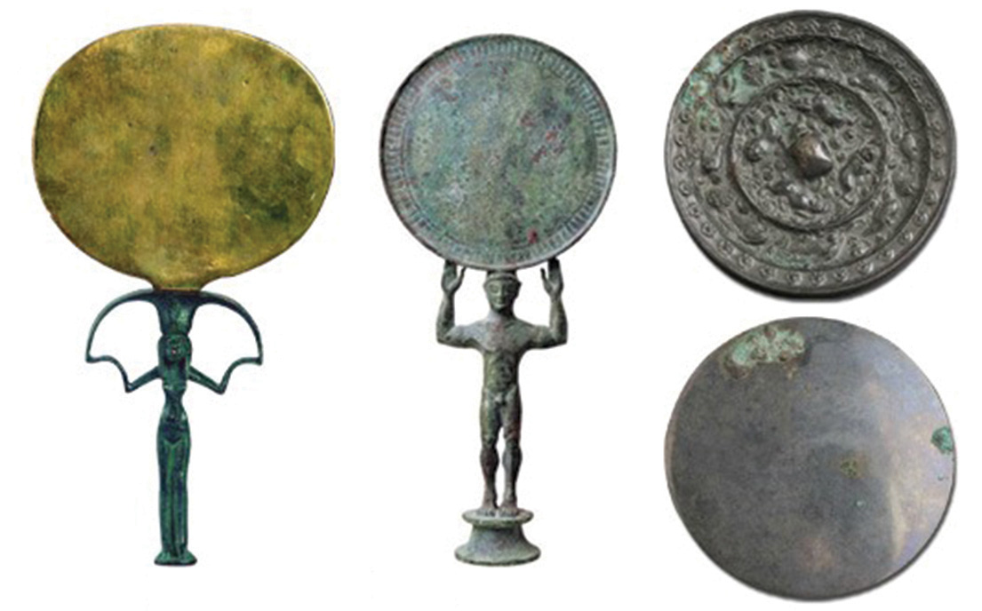 Từ trái qua: Gương Ai Cập làm từ hợp kim đồng và bạc, khoảng 1300 năm trước Công nguyên. Gương đồng La Mã, thế kỷ 5. Gương Trung Quốc bằng đồng mạ bạc, đời Đường (618-907). Ảnh: Mirrors-Paris