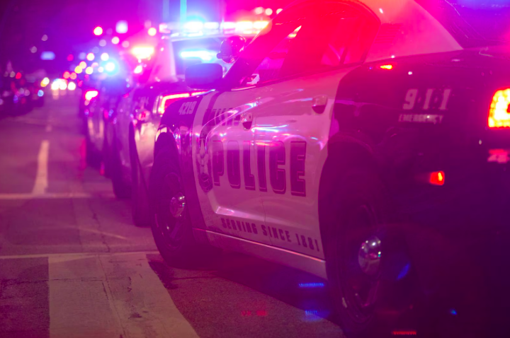 Cảnh sát truy tìm nghi phạm nổ súng khiến 5 người chết ở Texas - Ảnh 1.