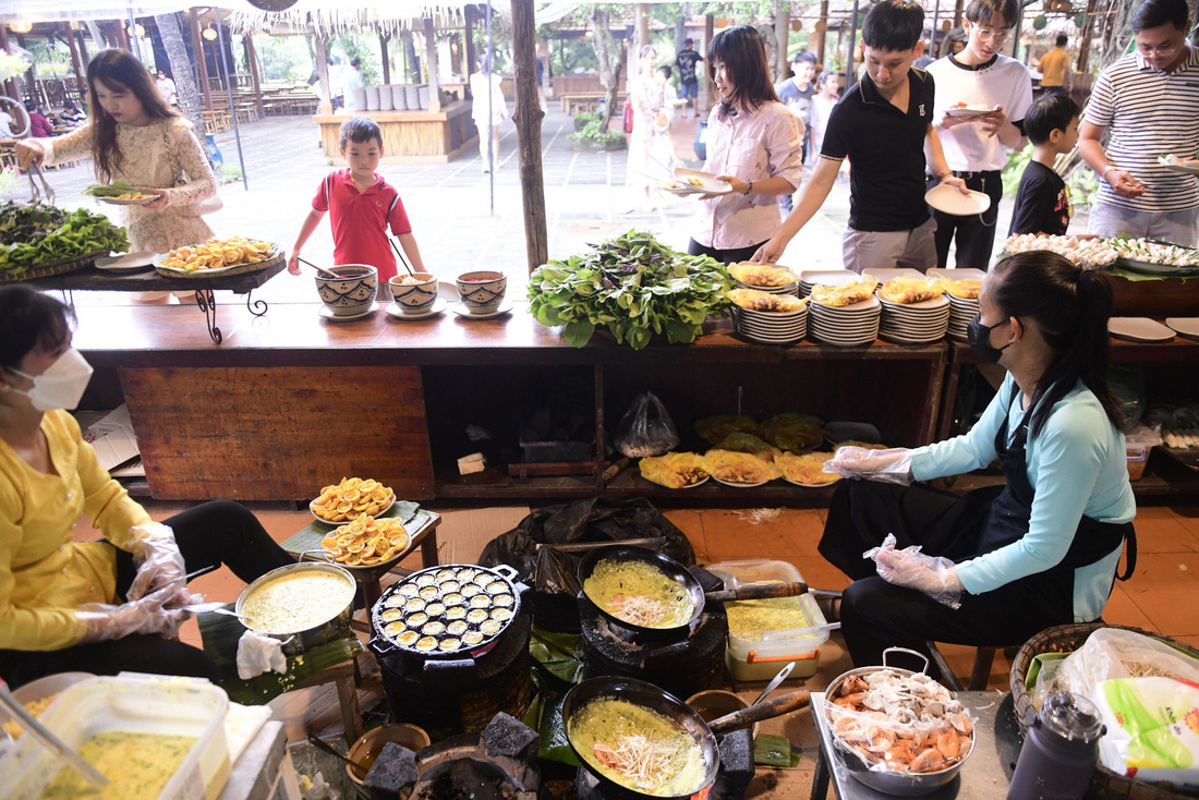 Làng du lịch Bình Quới nổi tiếng với các món ăn dân dã Việt Nam - Ảnh: QUANG ĐỊNH