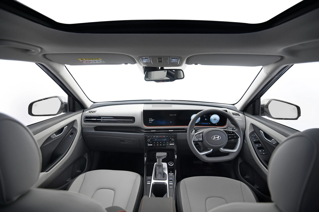Nội thất xe toát lên vẻ hiện đại thấy rõ nhờ cặp màn hình mới - Ảnh: Hyundai