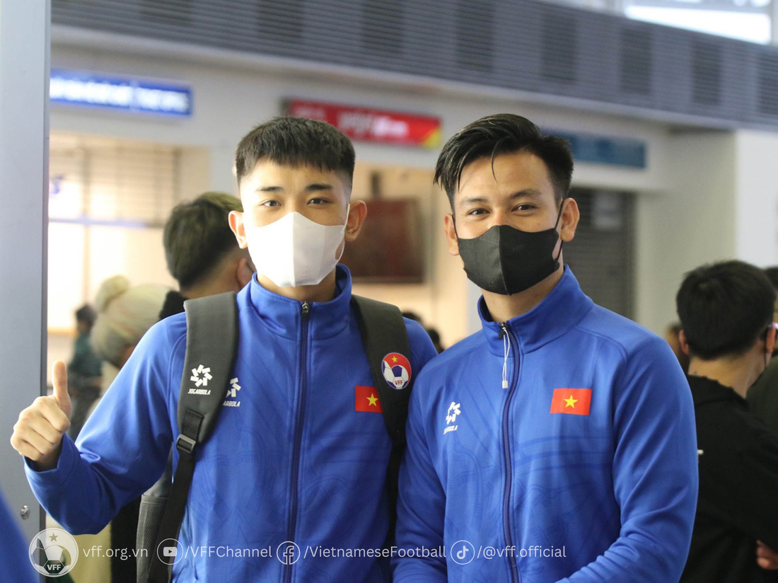 Tiền đạo trẻ Nguyễn Đình Bắc (trái) và hậu vệ đa năng Hồ Tấn Tài được kỳ vọng sẽ tỏa sáng khi đang có phong độ cao tại giải quốc nội - Ảnh: VFF