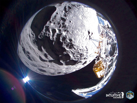 Một bức ảnh góc rộng chụp Mặt trăng của tàu Odysseus ngày 23-2 - Ảnh: REUTERS