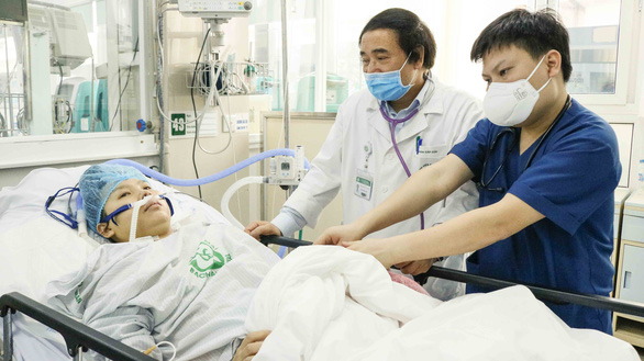 Kỳ tích Bệnh viện Bạch Mai trong phong tỏa: Cứu sống sản phụ ngừng tim 120 phút - Ảnh 1.