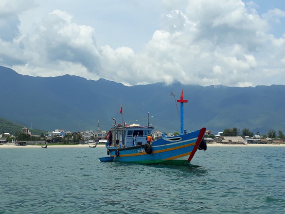 9 người dân đi thuyền đánh cá từ Đà Nẵng ra Huế để trốn cách ly - Ảnh 1.