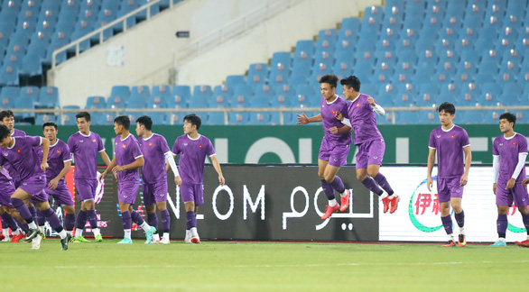 Thầy trò HLV Park Hang Seo tập luyện trên sân Mỹ Đình, quyết giành 1 điểm trước Saudi Arabia - Ảnh 2.