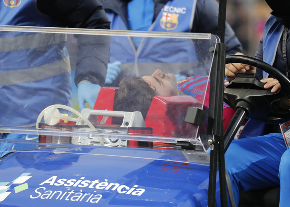 Sao trẻ Gavi rời sân bằng xe cứu thương, Barca thua trận đầu tiên dưới thời HLV Xavi - Ảnh 2.