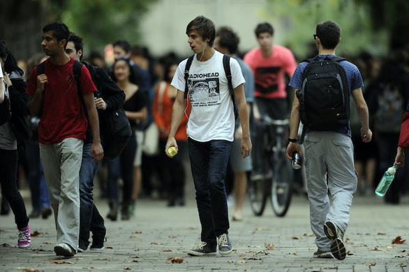 Úc muốn sinh viên quốc tế ở lại làm việc sau khi tốt nghiệp - Ảnh 1.