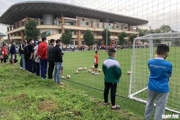 Ít nhất 15 nhân sự công an quanh sân Việt Trì để đảm bảo tuyệt đối việc U23 Việt Nam tập kín - Ảnh 2.