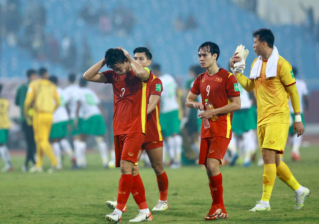 FIFA phạt nặng đội tuyển Việt Nam vì nhận nhiều thẻ ở vòng loại World Cup 2022 - Ảnh 1.