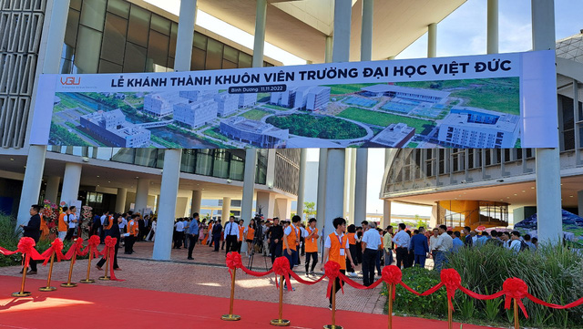 Khánh thành đại học hơn 50 ha giúp sinh viên du học Đức ngay tại Việt Nam - Ảnh 1.