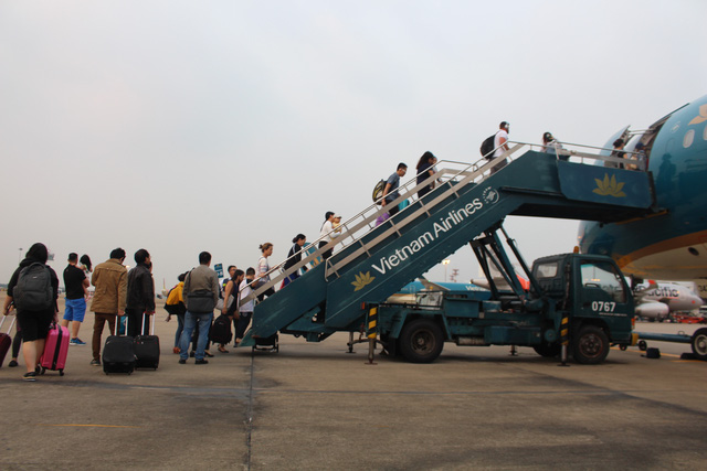 Hành khách mách nước đủ cách bay vòng về Tết khi hãng bay hết vé - Ảnh 1.