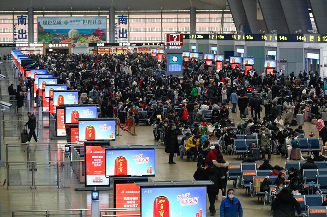 Cao điểm xuân vận ở Trung Quốc: Nhà ga, sân bay, bến xe đông nghẹt - Ảnh 4.