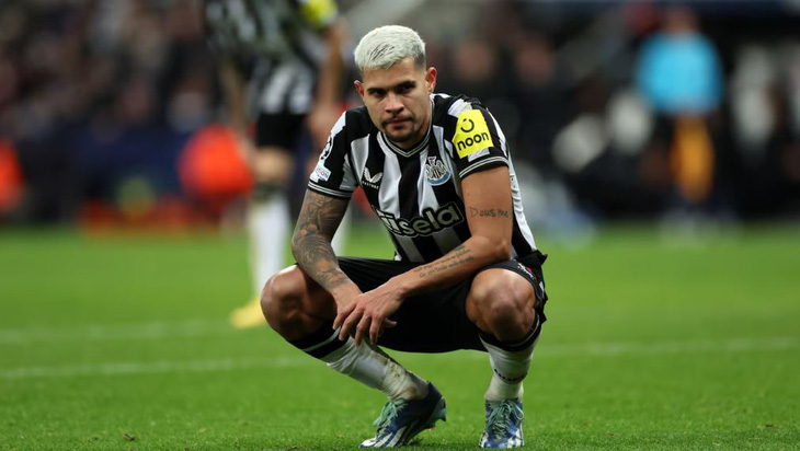Bruno Guimaraes cố gắng kìm nén sự thất vọng sau trận thua 1-2 của Newcastle trước Milan - Ảnh: Getty Images