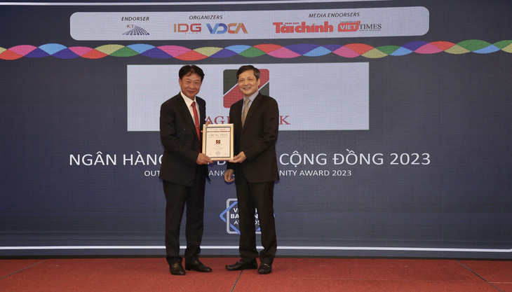 Agribank nhận 3 giải thưởng ngân hàng Việt Nam tiêu biểu 2023 - Ảnh: AGR
