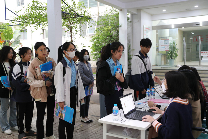 Thí sinh tham gia kỳ thi đánh giá năng lực năm 2023 của Đại học Quốc gia Hà Nội - Ảnh: ĐHQGHN