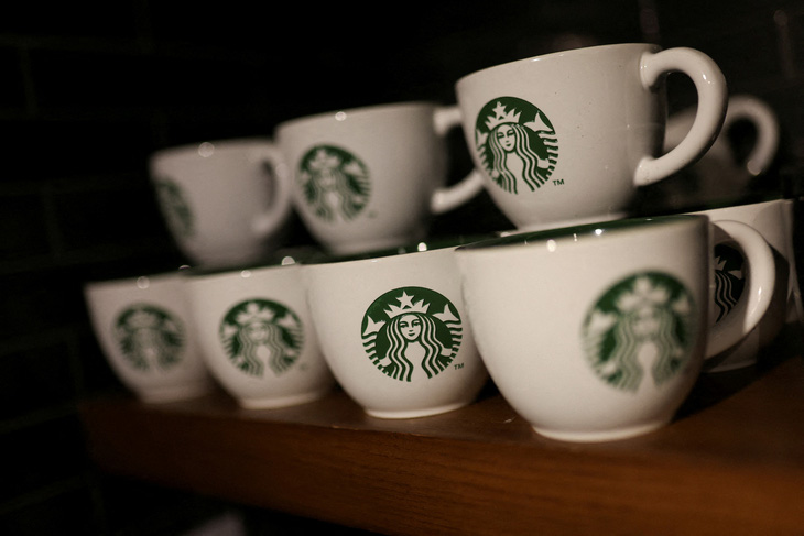 Thương hiệu cà phê hàng đầu thế giới Starbucks bị kiện vì quảng cáo lừa gạt khách hàng - Ảnh: REUTERS