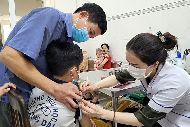 Trẻ tiêm ngừa vắc xin phòng dại tại Đồng Nai - Ảnh: A LỘC