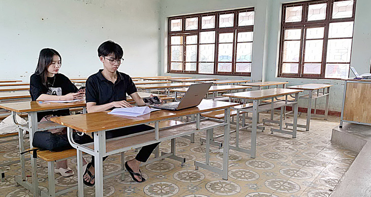 Một lớp học thưa vắng sinh viên tại Trường ĐH Quảng Bình (ảnh chụp chiều 11-1) - Ảnh: QUỐC NAM