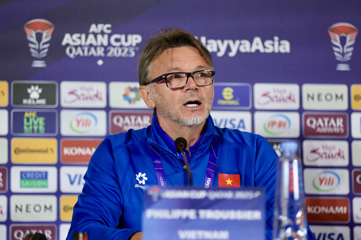HLV Philippe Troussier chia sẻ trước trận đấu cuối cùng của đội tuyển Việt tại Asian Cup 2023 - Ảnh: HOÀNG TUẤN