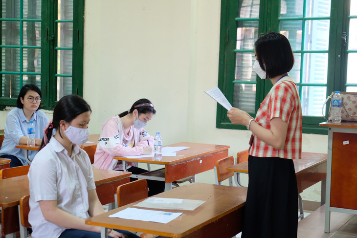 Học sinh dự thi vào lớp 10 ở Hà Nội - Ảnh: NAM TRẦN 