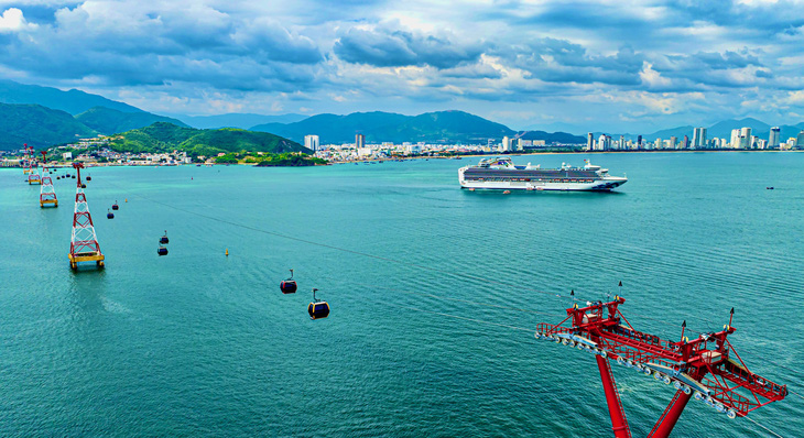 Tuyến cáp treo vượt biển Nha Trang chính thức khai thác trở lại - Ảnh: QUỐC BẢO