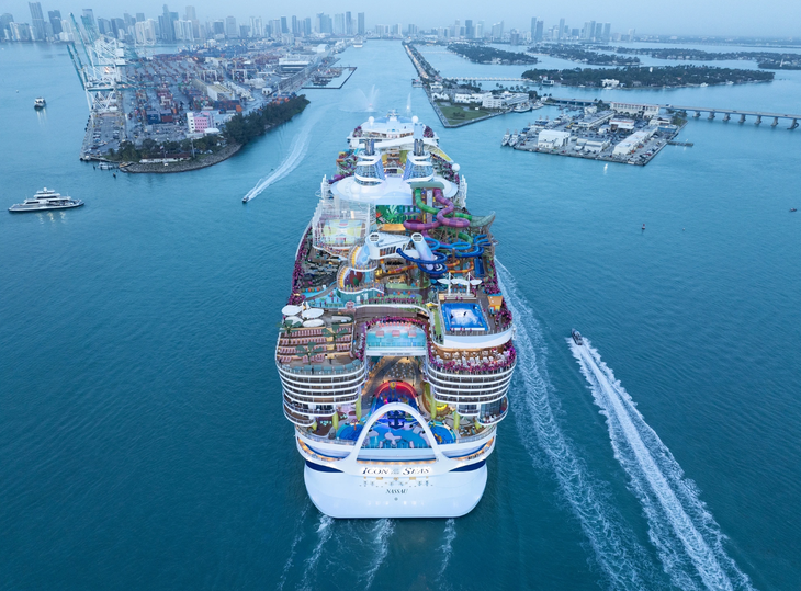 Du thuyền Icon of the Seas khởi hành tại cảng Miami - Ảnh: ROYAL CARIBBEAN