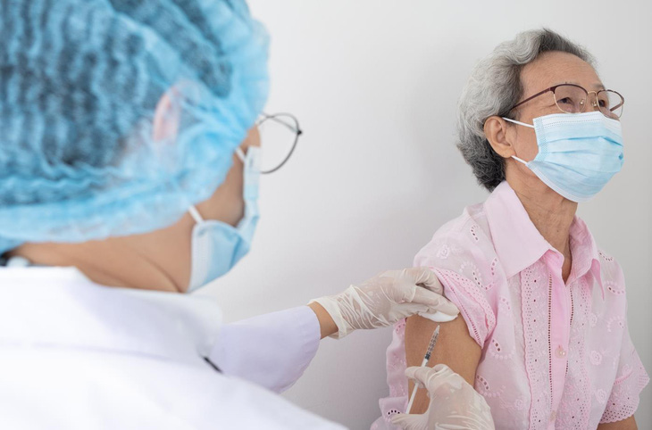 Vắc xin giúp bảo vệ người cao tuổi khỏi nhiễm cúm và hơn thế nữa