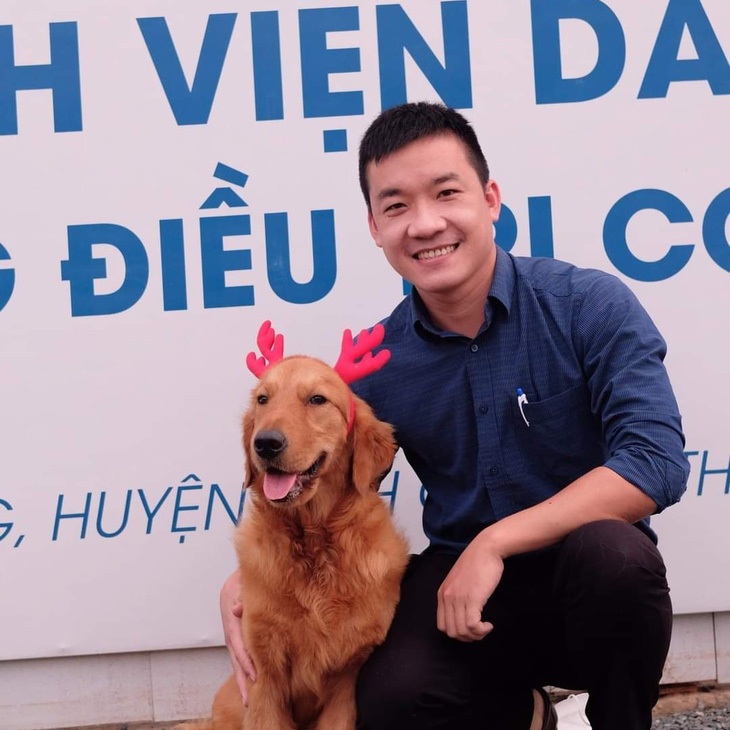 Đậu – chú chó giống Golden đã cùng bác sĩ Tâm lần lượt đi qua 3 bệnh viện dã chiến và có một cuộc đời đặc biệt vượt qua đại dịch - Ảnh: NVCC