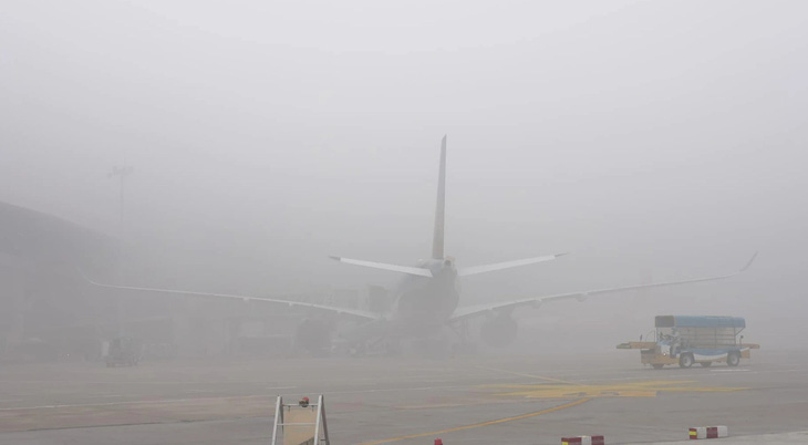 Sương mù dày đặc tại sân bay Nội Bài vào sáng sớm 2-2 - Ảnh: NIA