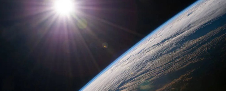 Trái đất và Mặt trời - Ảnh: NASA