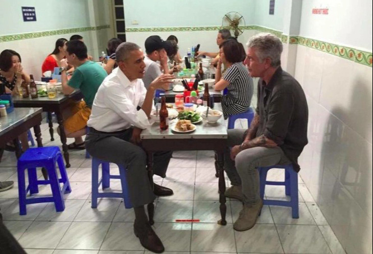 Ông Obama ngồi ăn bún chả Hà Nội được bạn đọc nhắc lại