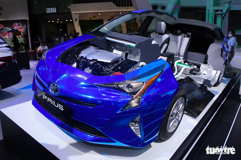 Toyota tung toàn ‘hàng độc’ chào VMS 2022: Veloz Cross lắp ráp, mổ Prius - Ảnh 5.