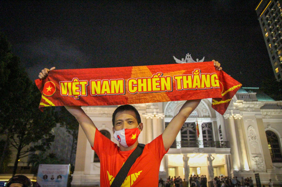Cả nước tưng bừng mừng chiến thắng lộng lẫy của U23 Việt Nam - Ảnh 11.