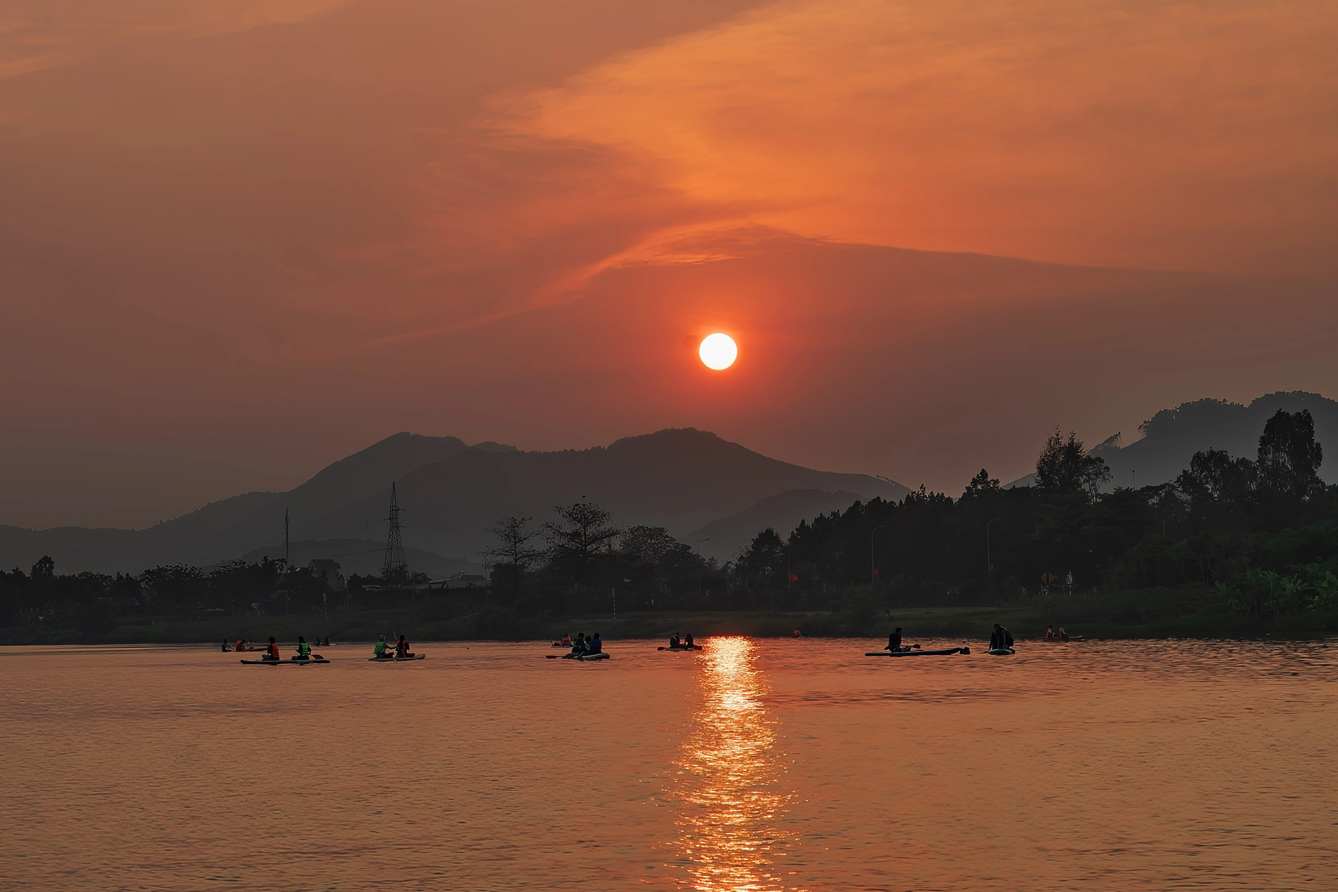 Sông Hương thành điểm giải nhiệt lý tưởng giữa nắng nóng gay gắt - 3