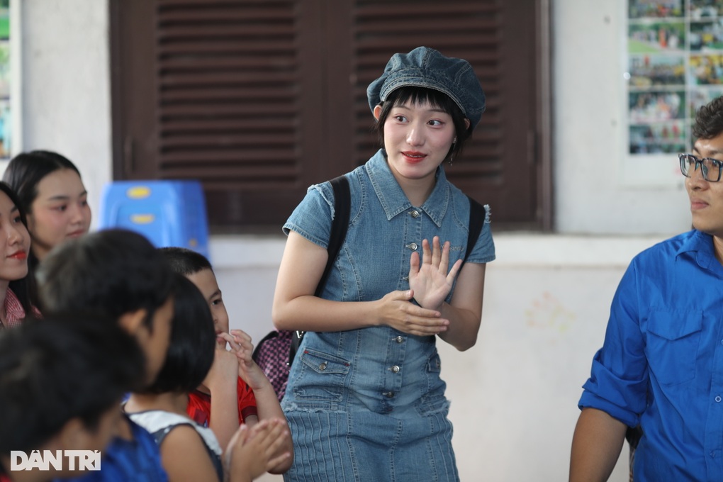Suni Hạ Linh, Giana và dàn ca sĩ cùng Xuân yêu thương đến Làng trẻ em SOS - 2
