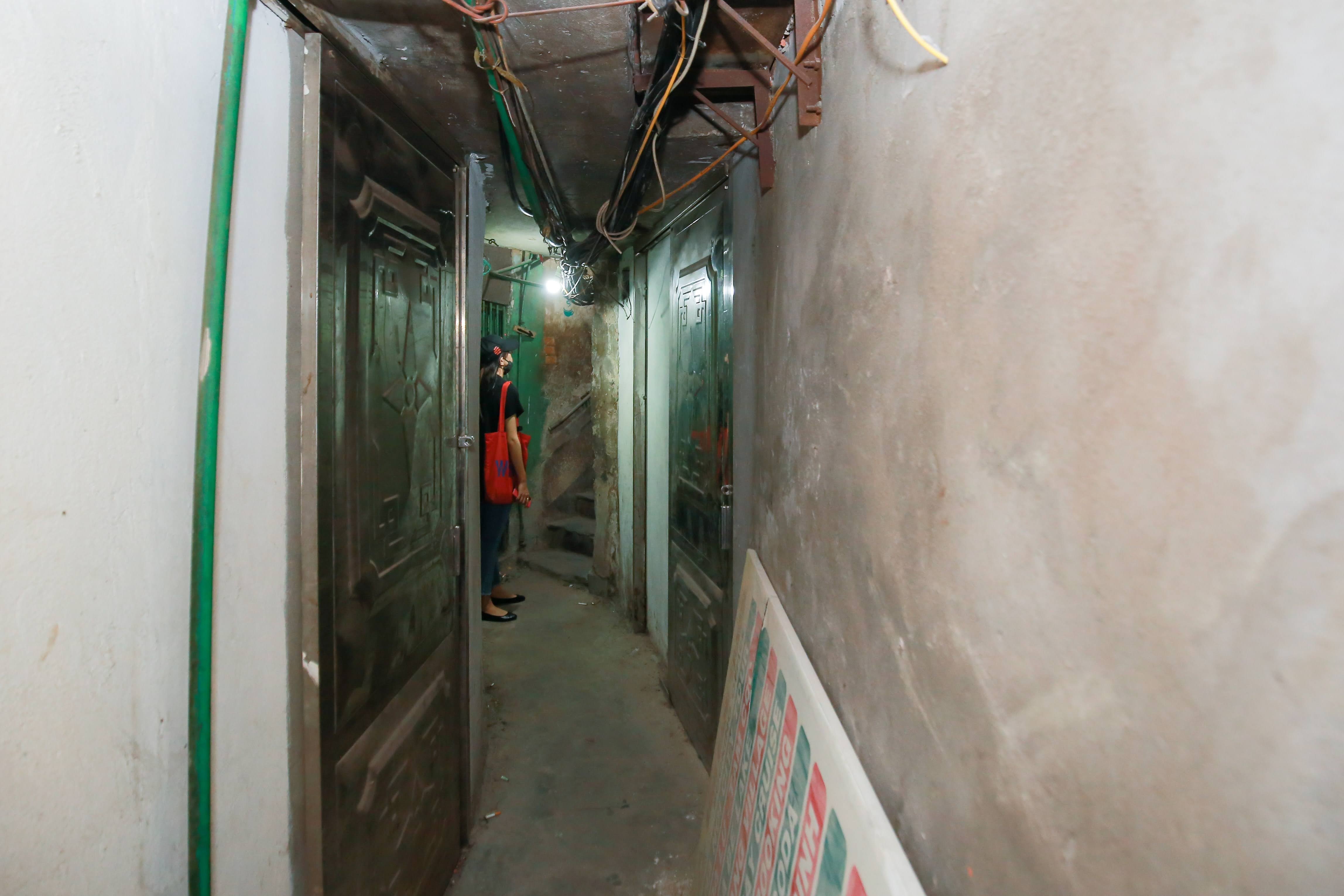 Một đêm trong nhà đất vàng 16m2 ở Hà Nội: 70 người chung một nhà vệ sinh - 1