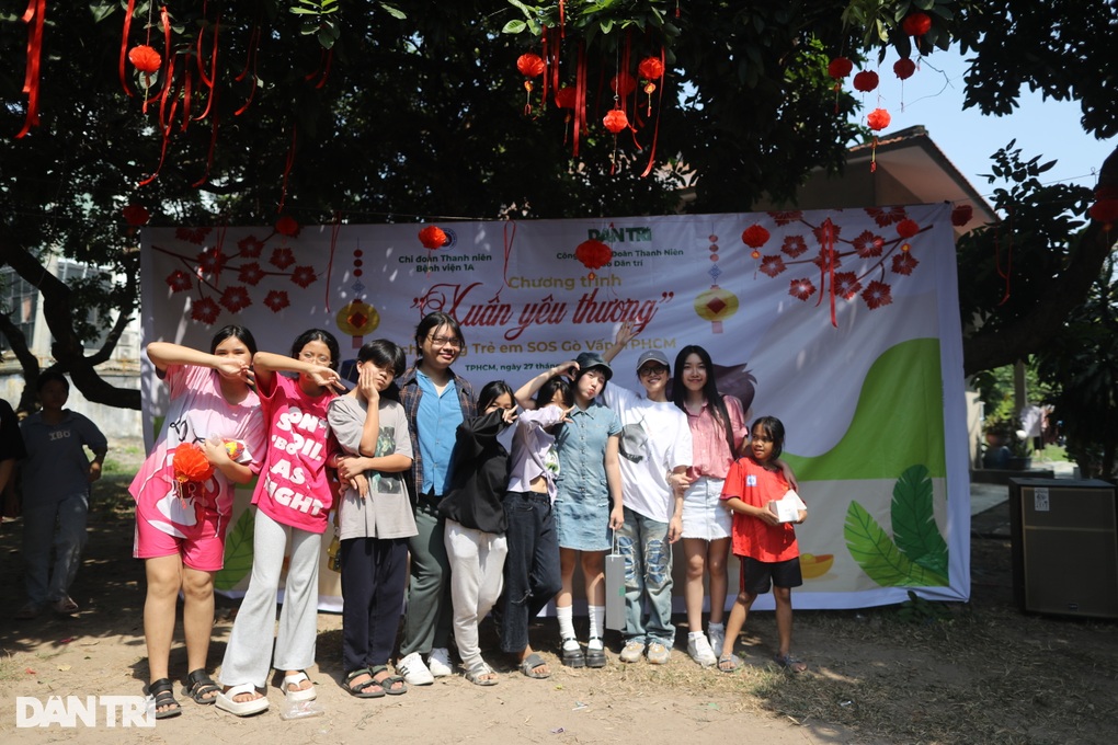 Suni Hạ Linh, Giana và dàn ca sĩ cùng Xuân yêu thương đến Làng trẻ em SOS - 13