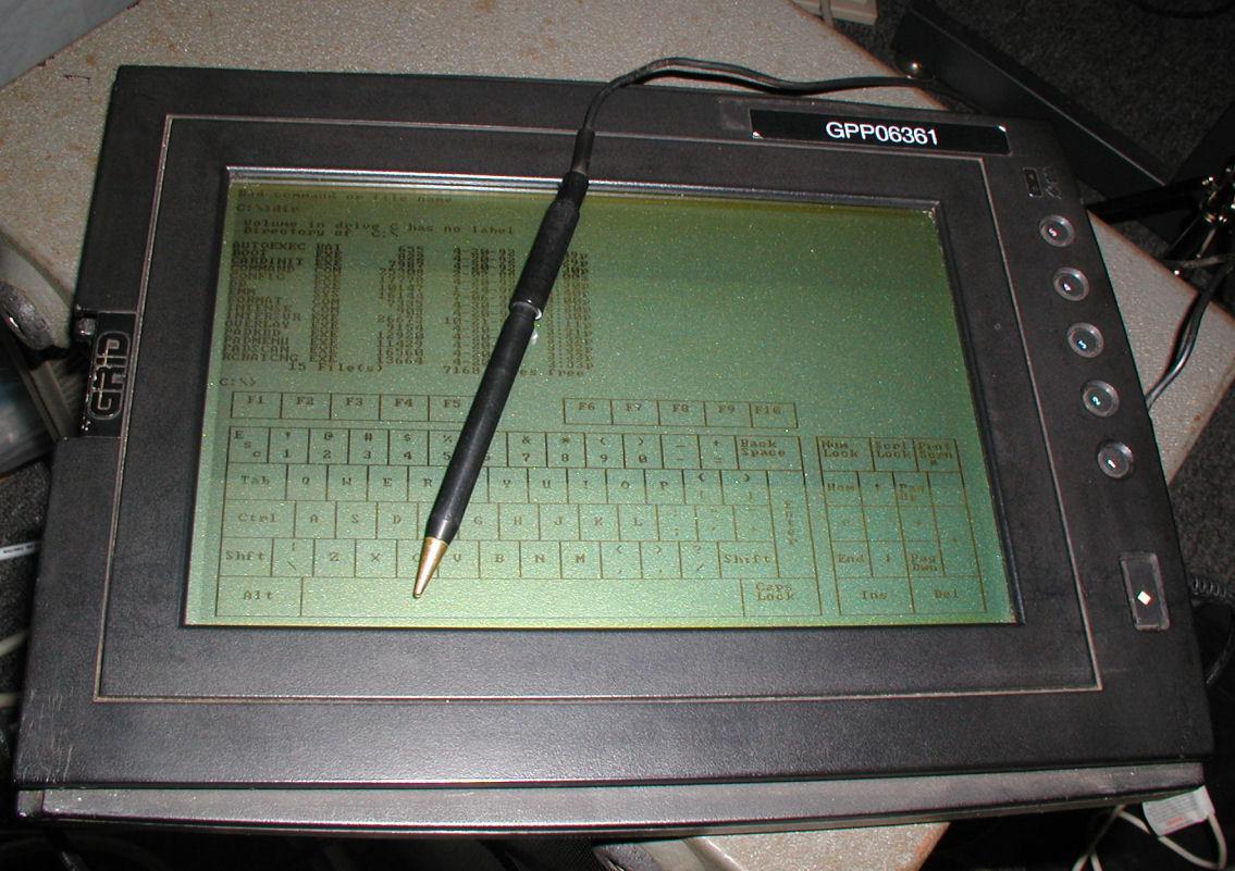 Sforum - Trang thông tin công nghệ mới nhất gridpad Nhìn lại quá trình “tiến hóa” TRĂM NĂM của các thiết bị công nghệ (P2): Chiếc laptop đầu tiên nặng 11 ký 