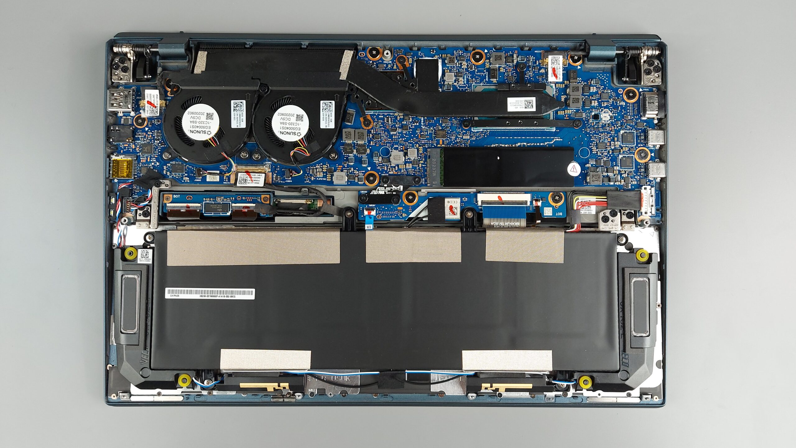 Sforum - Trang thông tin công nghệ mới nhất 20201127_145748-scaled Asus ZenBook Duo 14: Chiếc laptop 2 màn hình mỏng nhẹ nhất thế giới 