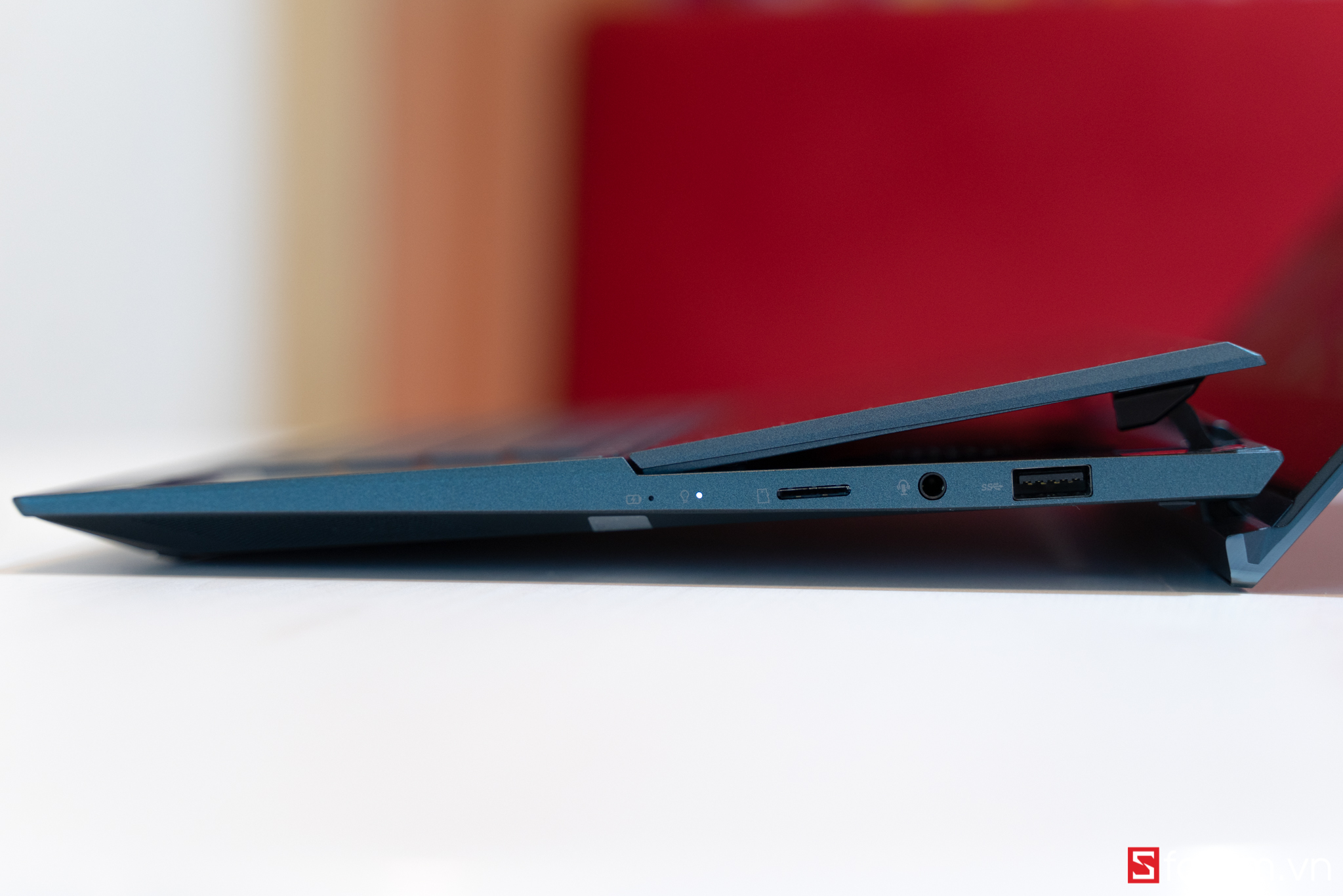 Sforum - Trang thông tin công nghệ mới nhất Asus-Duo-14-15 Asus ZenBook Duo 14: Chiếc laptop 2 màn hình mỏng nhẹ nhất thế giới 