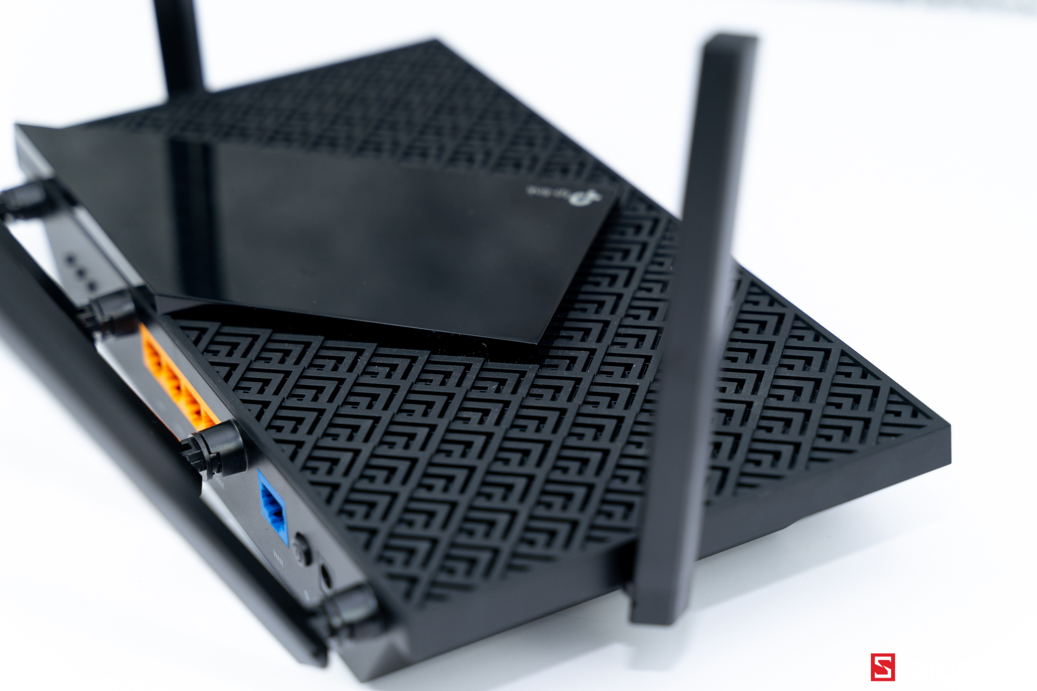Sforum - Trang thông tin công nghệ mới nhất Router-TP-Link-AX5400-7 Trên tay Router WiFi TP-Link Archer AX73: Chuẩn Wi-Fi thế hệ 6, kết nối tới 200 thiết bị 