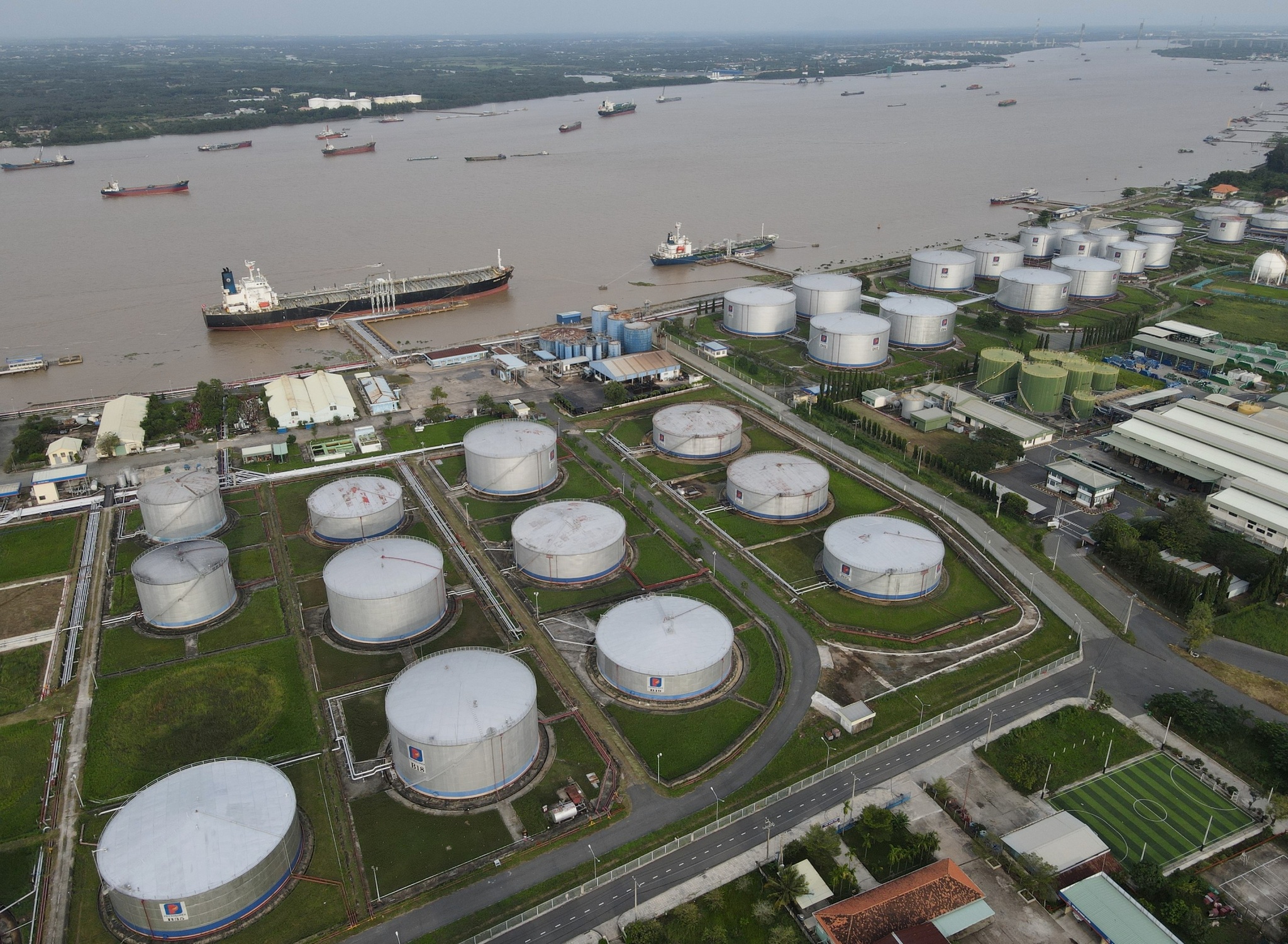 Việt Nam chi gần 9 tỷ USD nhập khẩu xăng dầu