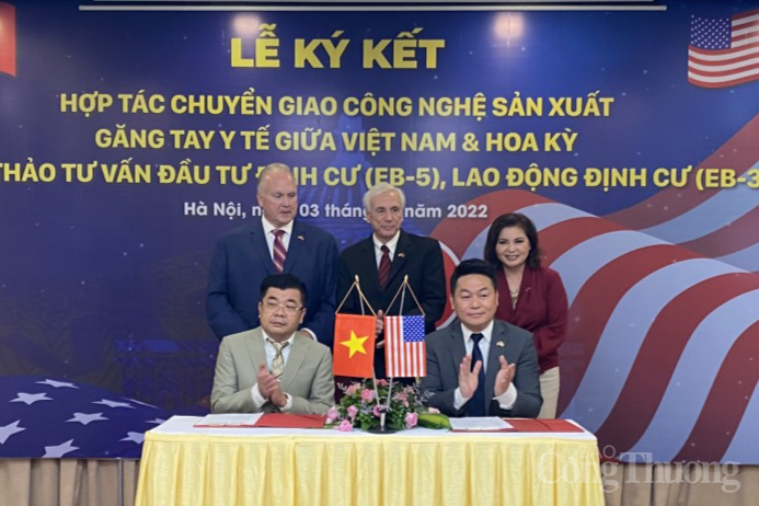 Ký kết hợp tác chuyển giao công nghệ sản xuất găng tay y tế giữa Việt Nam và Hoa Kỳ
