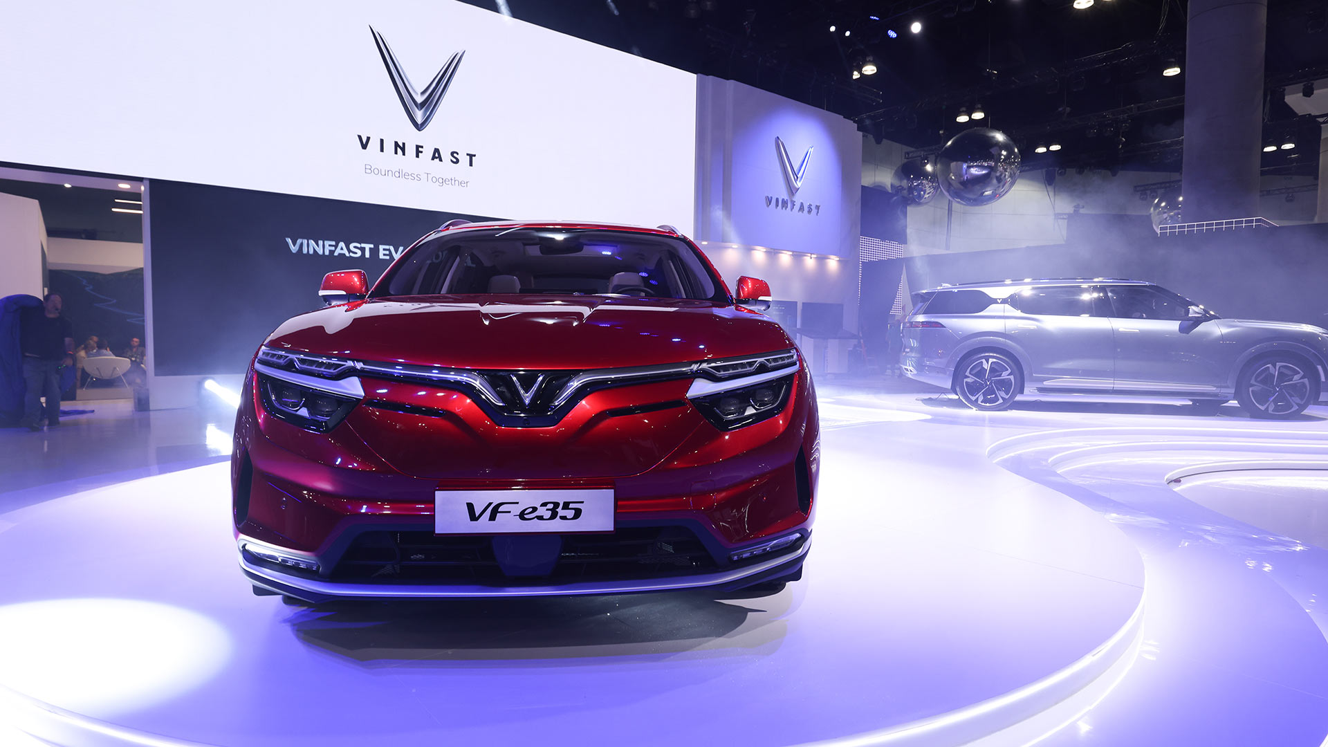 Người quốc tế từng sống ở Việt Nam tại Los Angeles Auto Show nói gì về VinFast VF e35 và VF e36? - Ảnh 4.