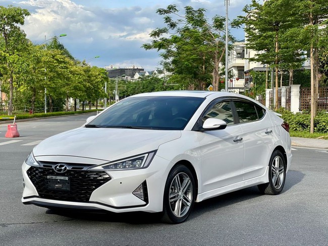 Hyundai Elantra Sport 1.6 Turbo 2020 “full option” mới đi hơn 2 vạn, bán lỗ gần 200 triệu - Ảnh 1.